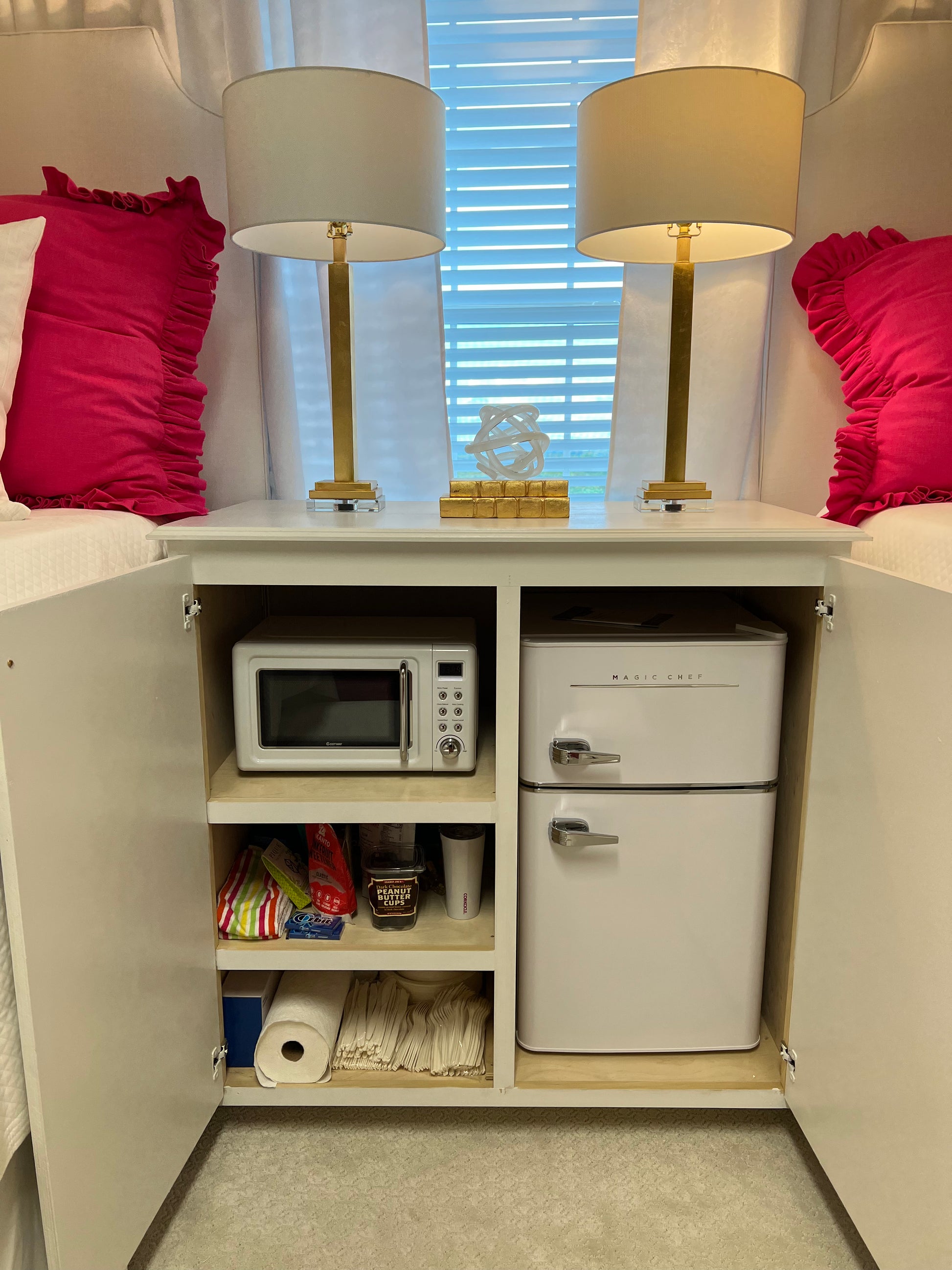 Retro Mini Fridge perfect for Dorm/Room/Kitchen Counter/Basement/Offic